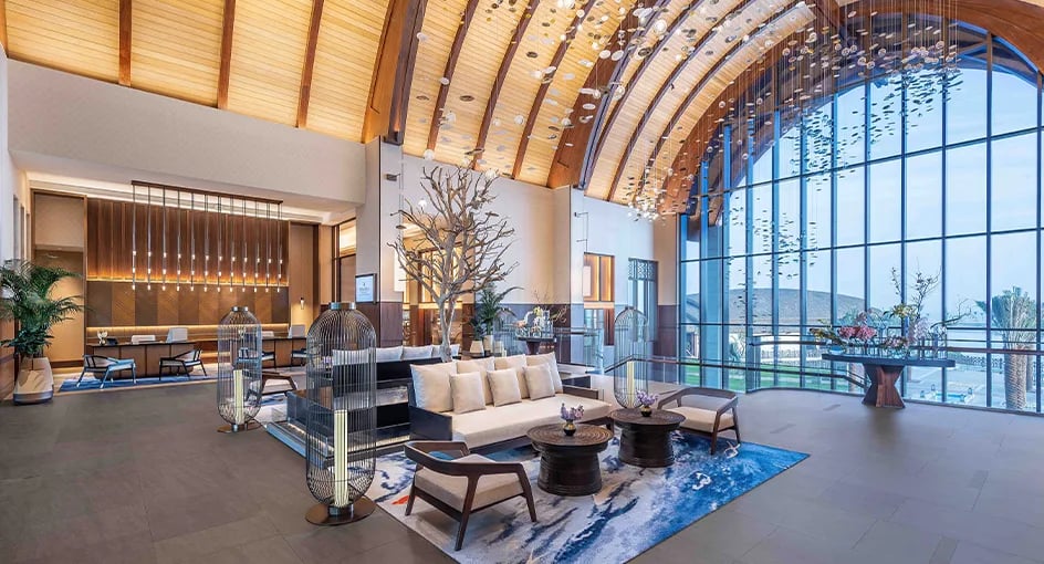 anantara_mina_al_arab_ras_al_khaimah_resort_lobby_side_view_944x510